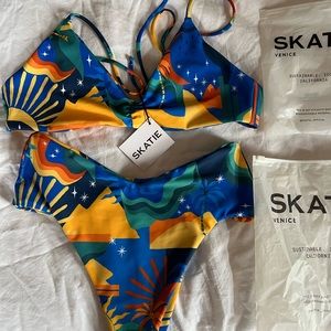 Skatie Betsy Top and Melly Bottom - Palermo Print